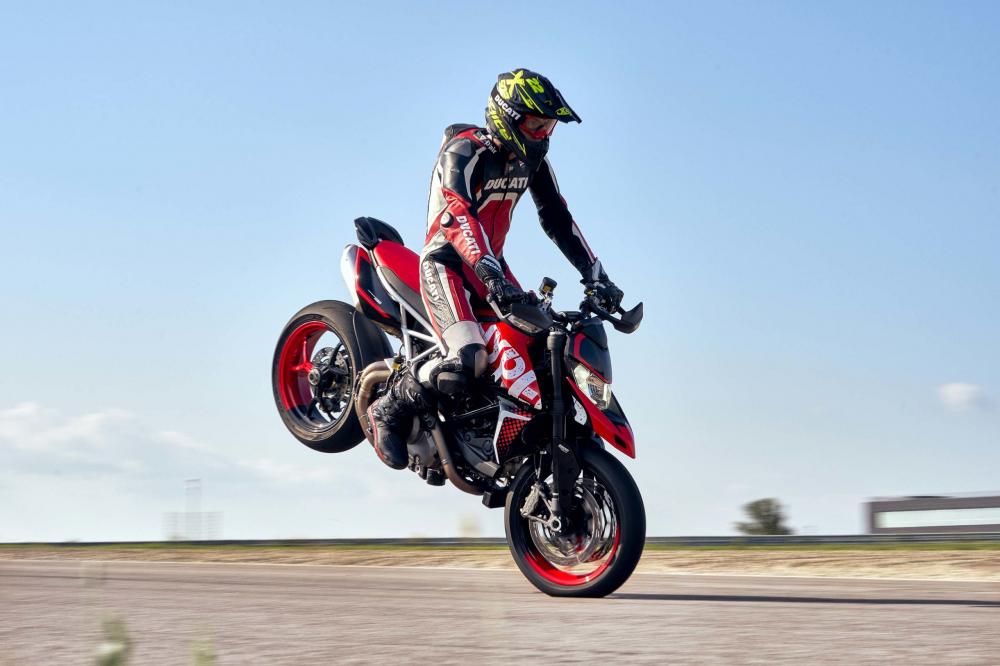 Ducati выпустила Hypermotard 950 RVE 2020