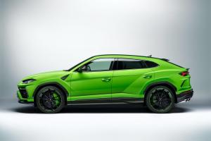 Lamborghini Urus Pearl Capsule в цвете Verde Mantis Green