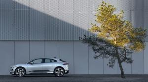 Jaguar I-Pace EV400 AWD HSE Black Pack 2020 года