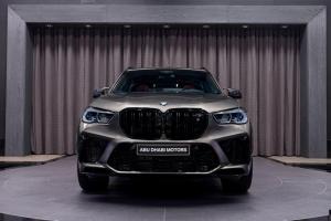 Соответствует ли стоимость Manhattan Green Metallic BMW X5 M Competition 114 000 долларов?