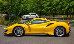 Ferrari 488 Pista 2019 года, в цвете Modena Yellow, Bring A Trailer