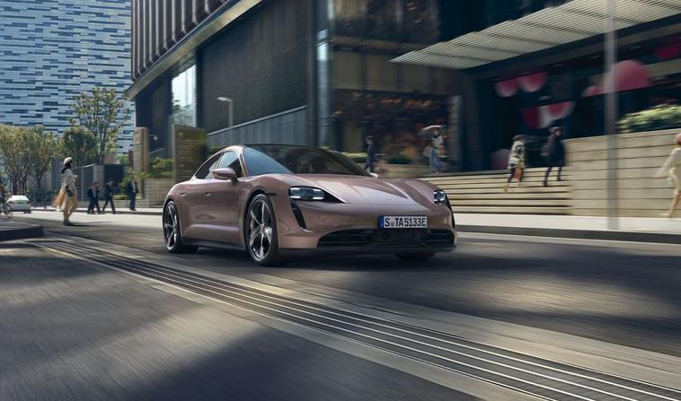 В Китае состоялся дебют базового Porsche Taycan