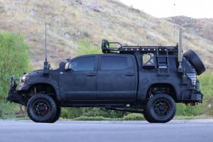 Toyota Tundra CrewMax 4x4 Zombie Apocalypse 2013 года, Bring A Trailer