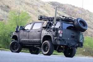 Toyota Tundra CrewMax 4x4 Zombie Apocalypse 2013 года, Bring A Trailer