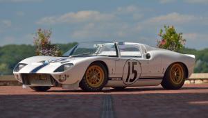 Один из двух родстеров Ford GT 1965 года стал лотом аукциона