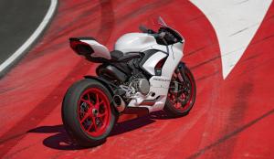 Скорость и безопасность, а еще белое исполнение выделяют Ducati Panigale V2