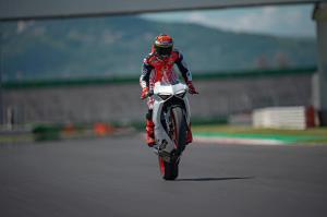 Ducati Panigale V2 2020 года, в цвете White Rosso