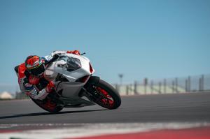Ducati Panigale V2 2020 года, в цвете White Rosso