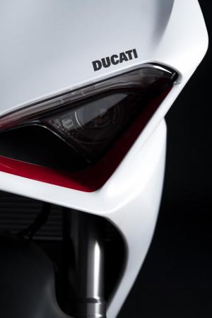 Ducati Panigale V2 2020 года, в цвете White Rosso