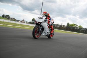 Ducati Panigale V2 2020 года, в цвете White Rosso