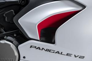 Ducati Panigale V2 2020 года, в цвете White Rosso