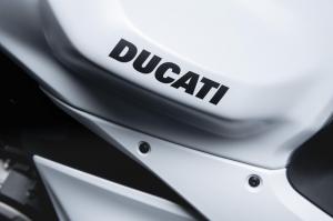 Ducati Panigale V2 2020 года, в цвете White Rosso