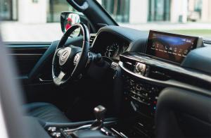 Lexus LX570 Black Vision 2020 года