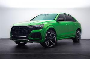Audi RS Q8 выделяется цветом Java Green, карбоновой отделкой и 23-дюймовыми дизайнерскими колесами 