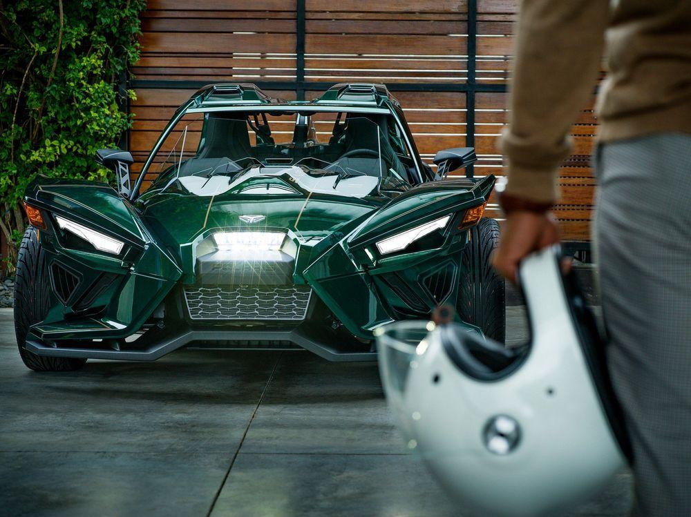 Крытая новинка 2020 года: Polaris Slingshot Grand Touring LE