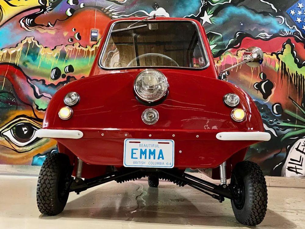В Канаде продают трехколесный Peel P50 1964 года