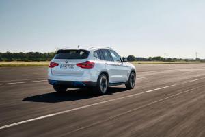 BMW iX3 2020 года