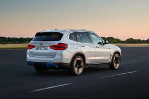 BMW iX3 2020 года