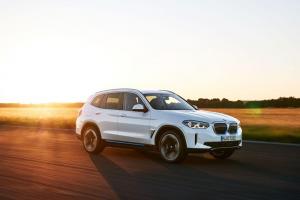 BMW iX3 2020 года