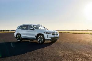 BMW iX3 2020 года