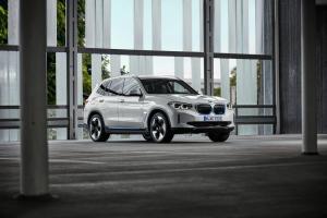 BMW iX3 2020 года