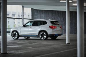 BMW iX3 2020 года