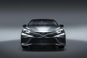Toyota Camry Hybrid XSE 2020 года