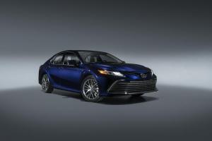 Toyota Camry XLE 2020 года