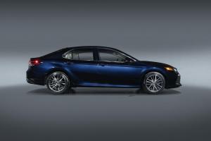 Toyota Camry XLE 2020 года