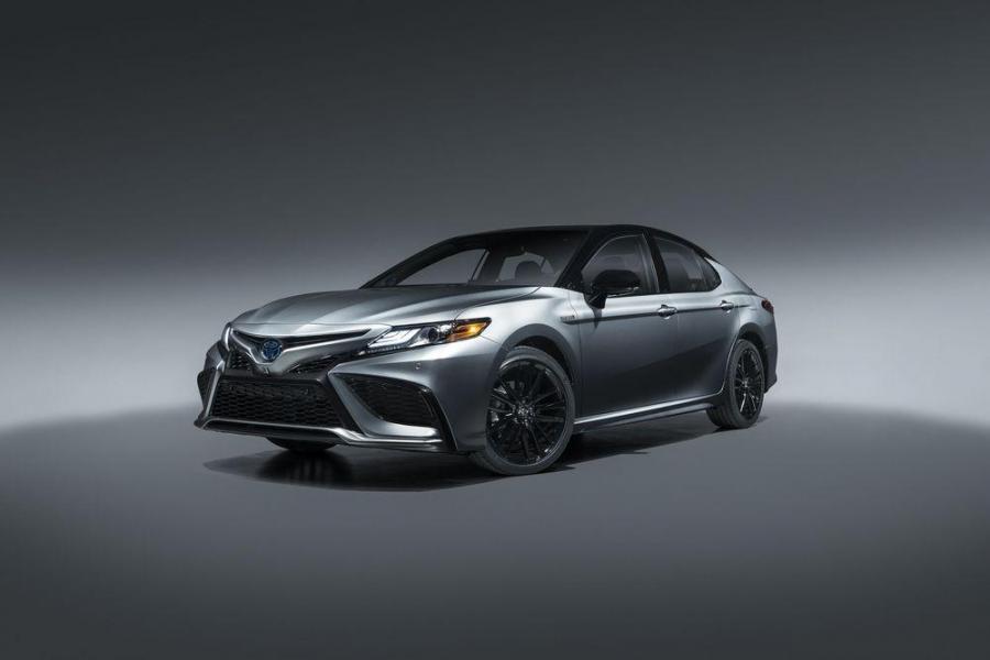 Toyota Camry в новом облике поедет в США