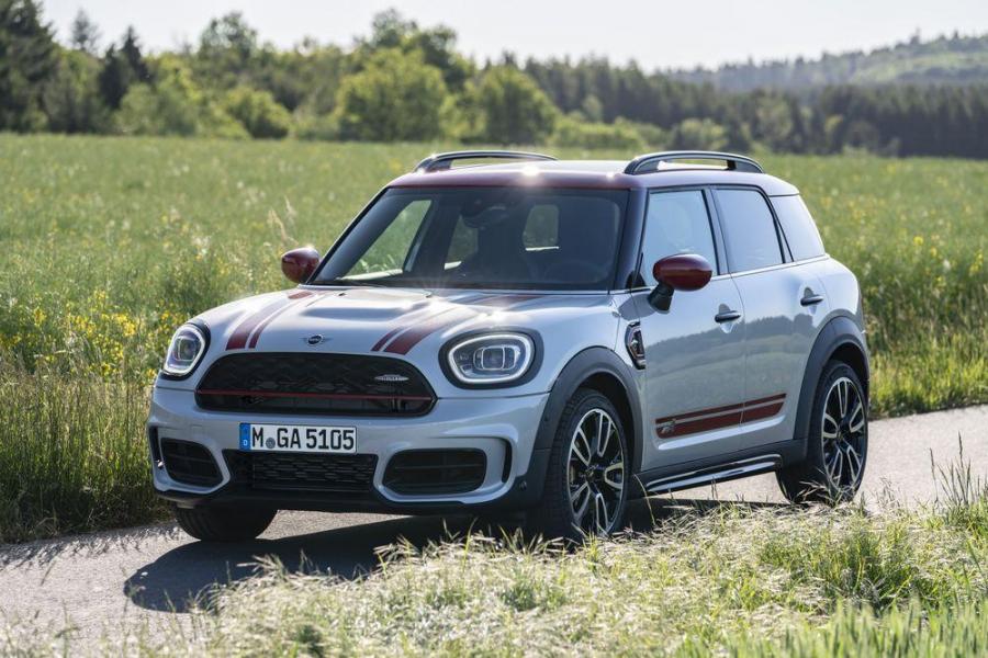Mini показала рестайлинговый JCW Countryman 