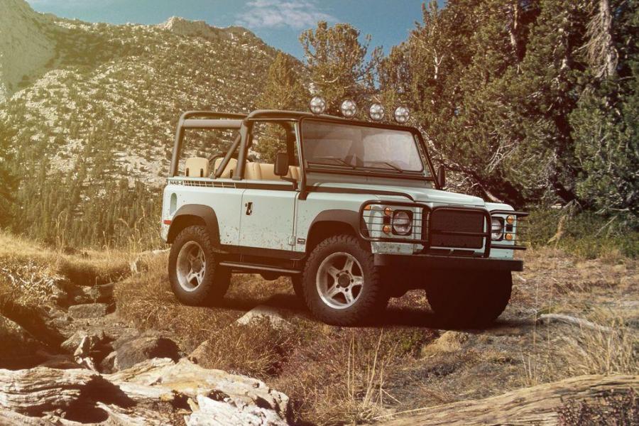 Рамный внедорожник Land Rover Defender стал электрическим
