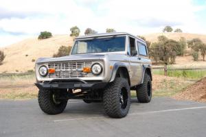 Посмотрите на сильно модифицированный Ford Bronco 1970 года