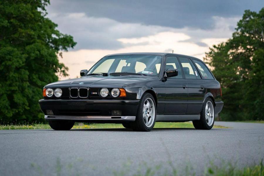 Продают хорошо сохранившийся BMW M5 в кузове E34
