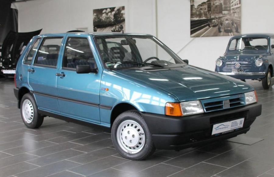 Продается путешественник во времени: Fiat Uno 1996 года с пробегом 900 км