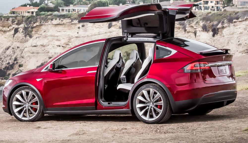 Tesla model x капот