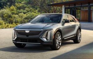 Кроссовер Cadillac Lyriq 2022 замечен на дороге без камуфляжа