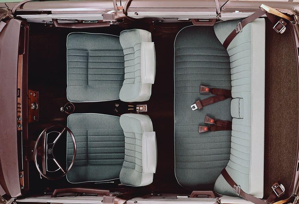 салон Volvo 144