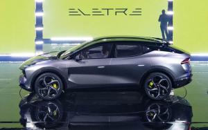 Электрический кроссовер Lotus Eletre представлен официально