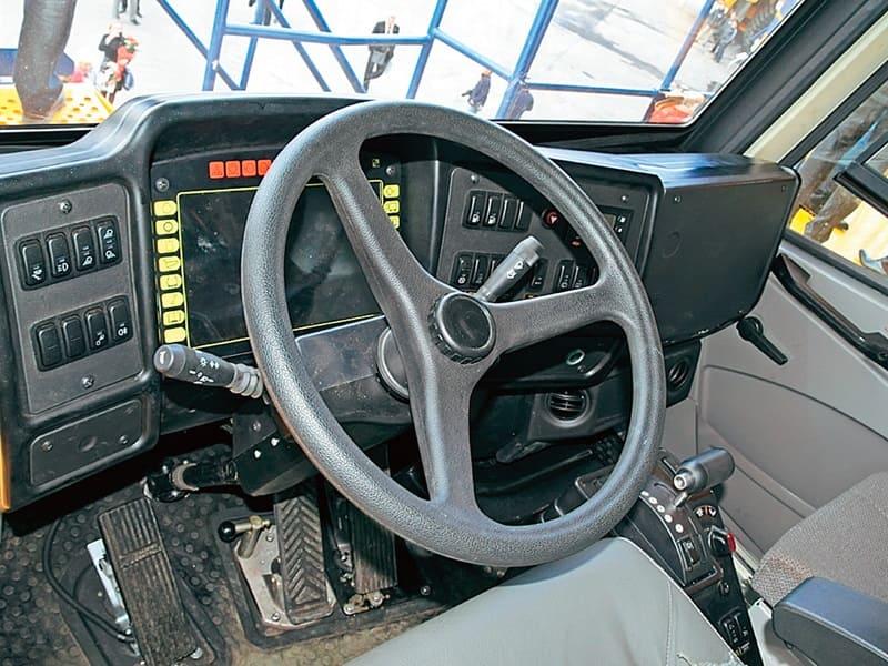 в кабине БелАЗ 75710