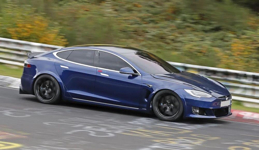 фото Tesla Model S Plaid+