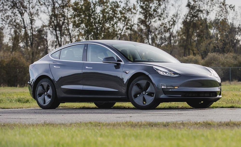 фото Tesla Model 3