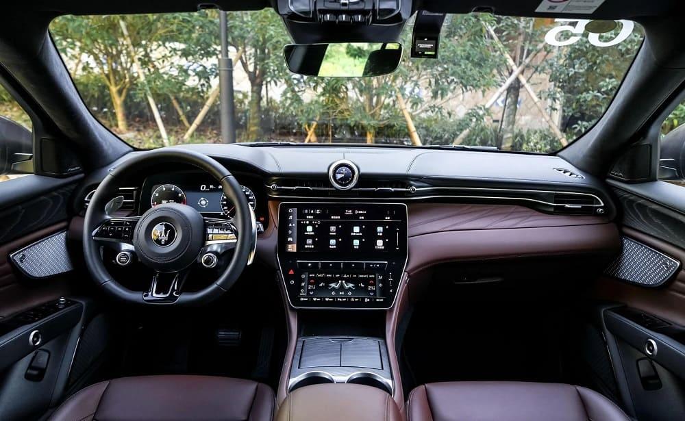 Интерьер Maserati Grecale
