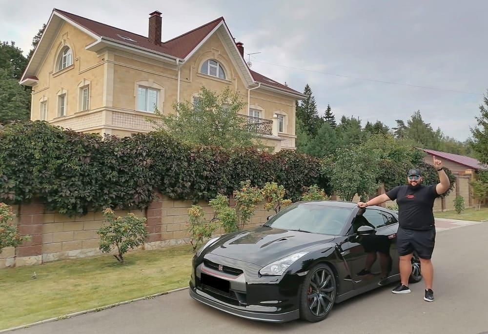 Nissan GT-R фото 1