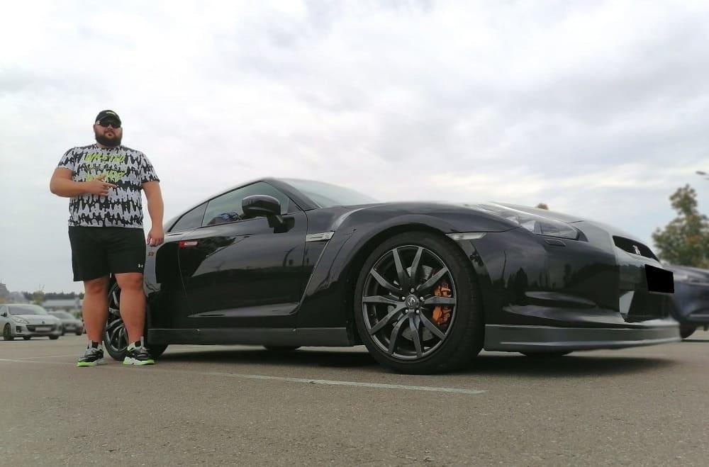 Nissan GT-R фото 2