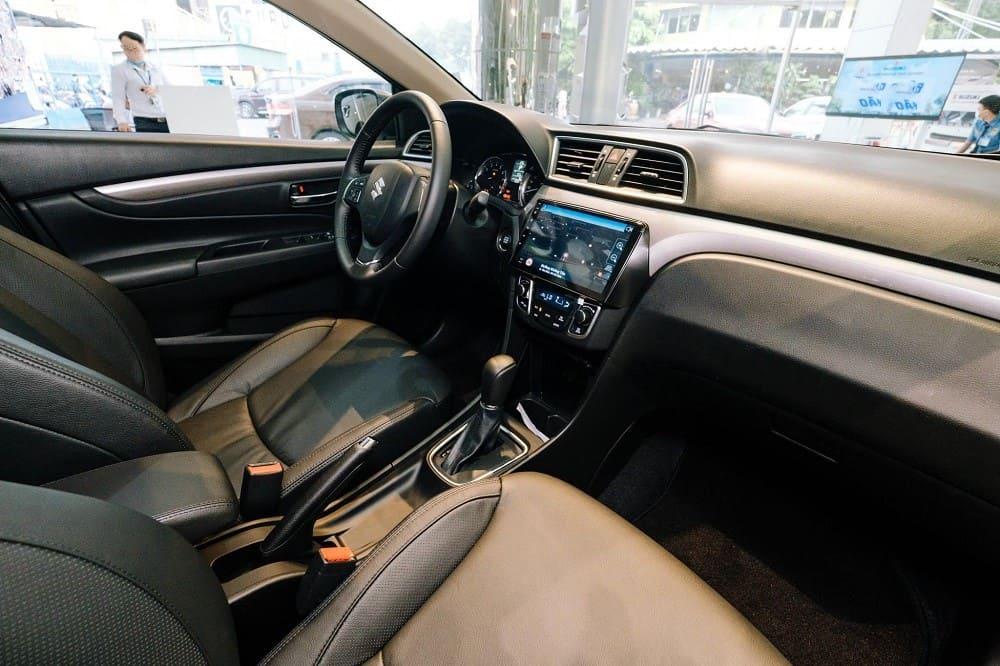 интерьер Suzuki Ciaz