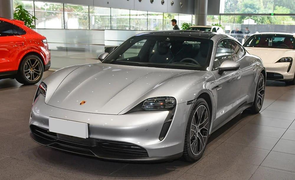 электрокар Porsche Taycan Turbo S