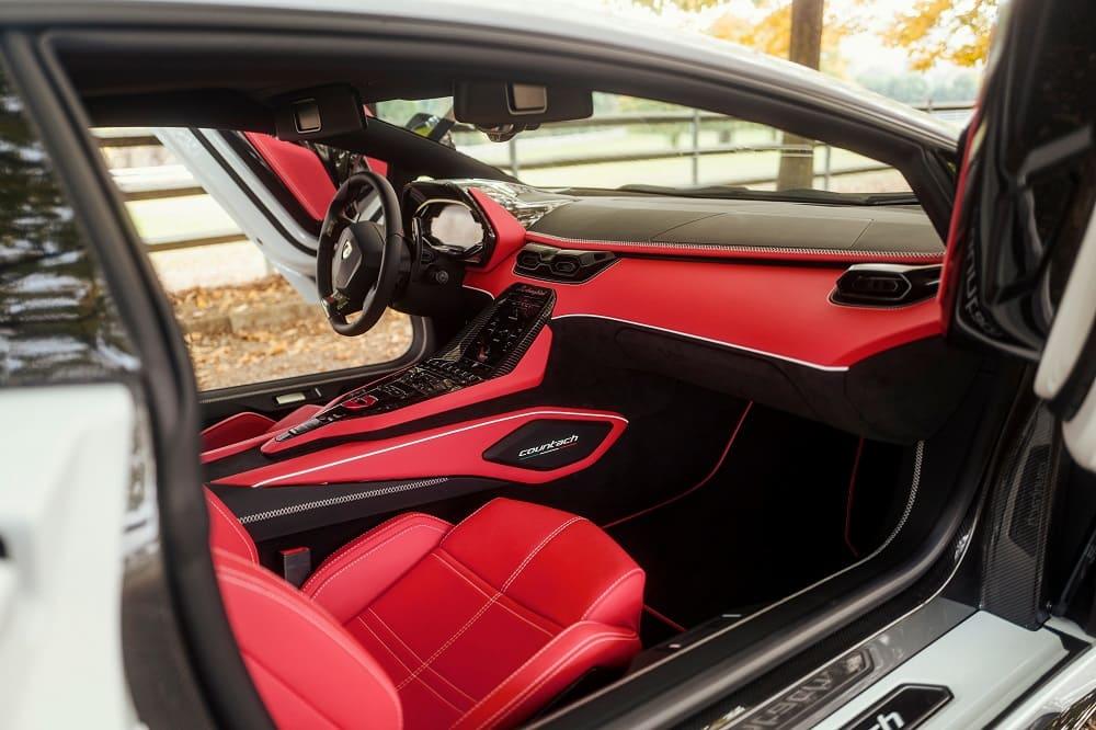 интерьер Lamborghini LPI 800-4