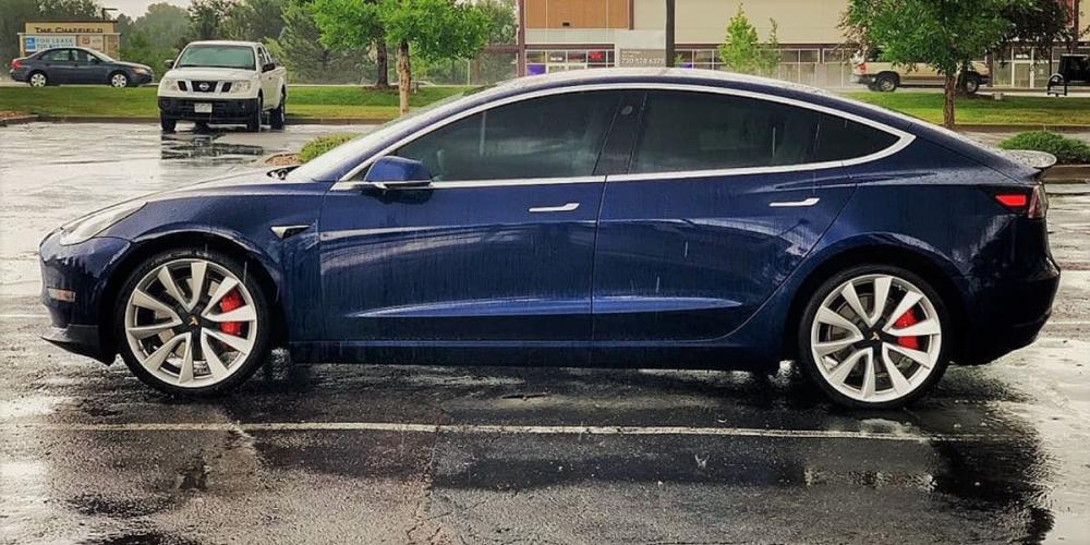 Tesla Model 3 в дождь