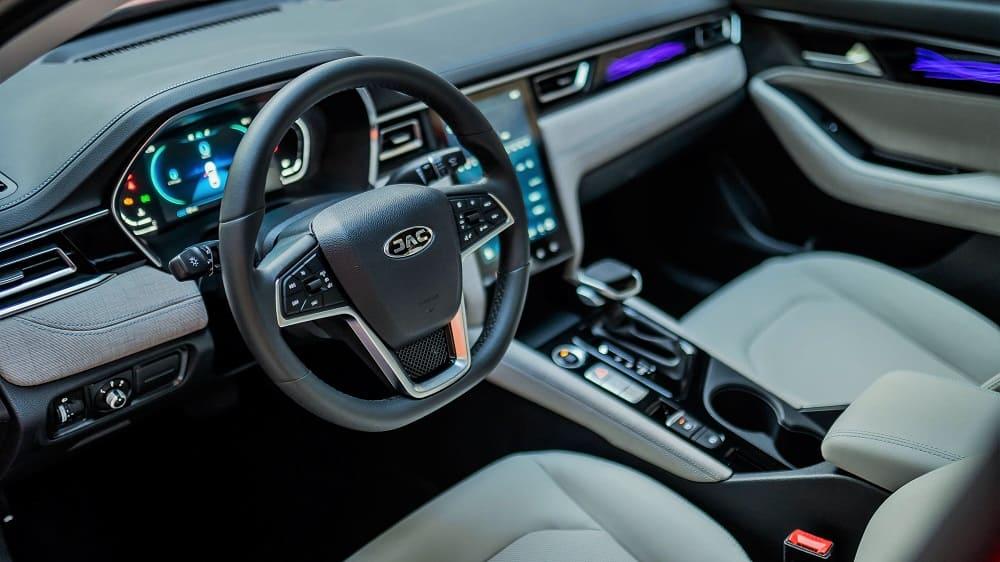 интерьер JAC J7